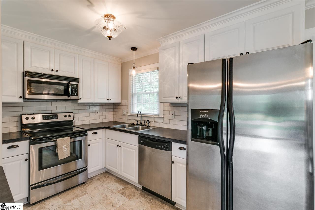 707 Hellams Street Fountain Inn, SC 29644 - Photo 10 of 31 Gallery Image 10