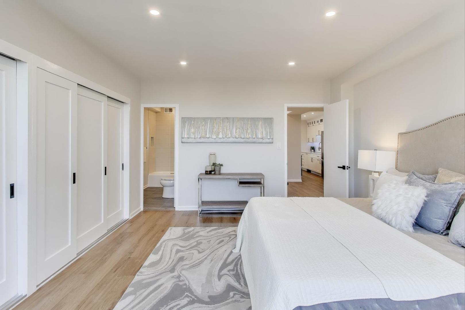 3180 North Lake Shore Drive, Unit 19D Chicago, IL 60657 - Photo 18 of 40