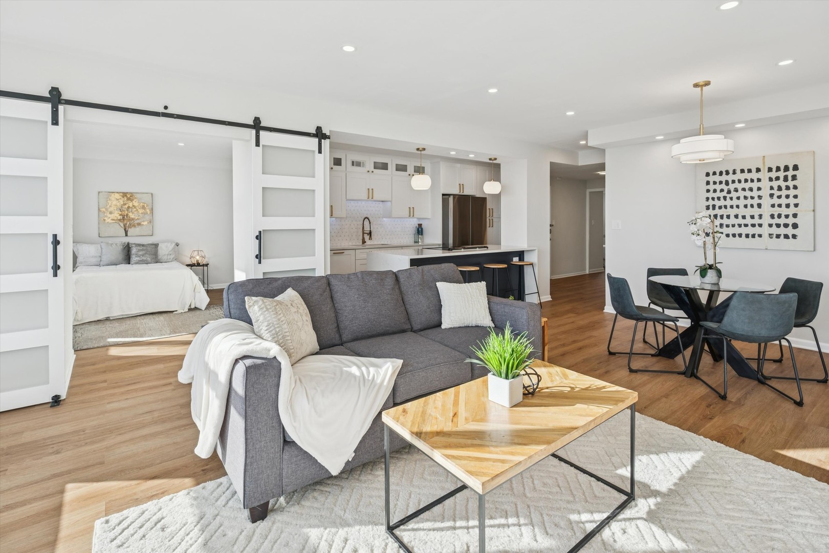 3180 North Lake Shore Drive, Unit 19D Chicago, IL 60657 - Photo 4 of 40