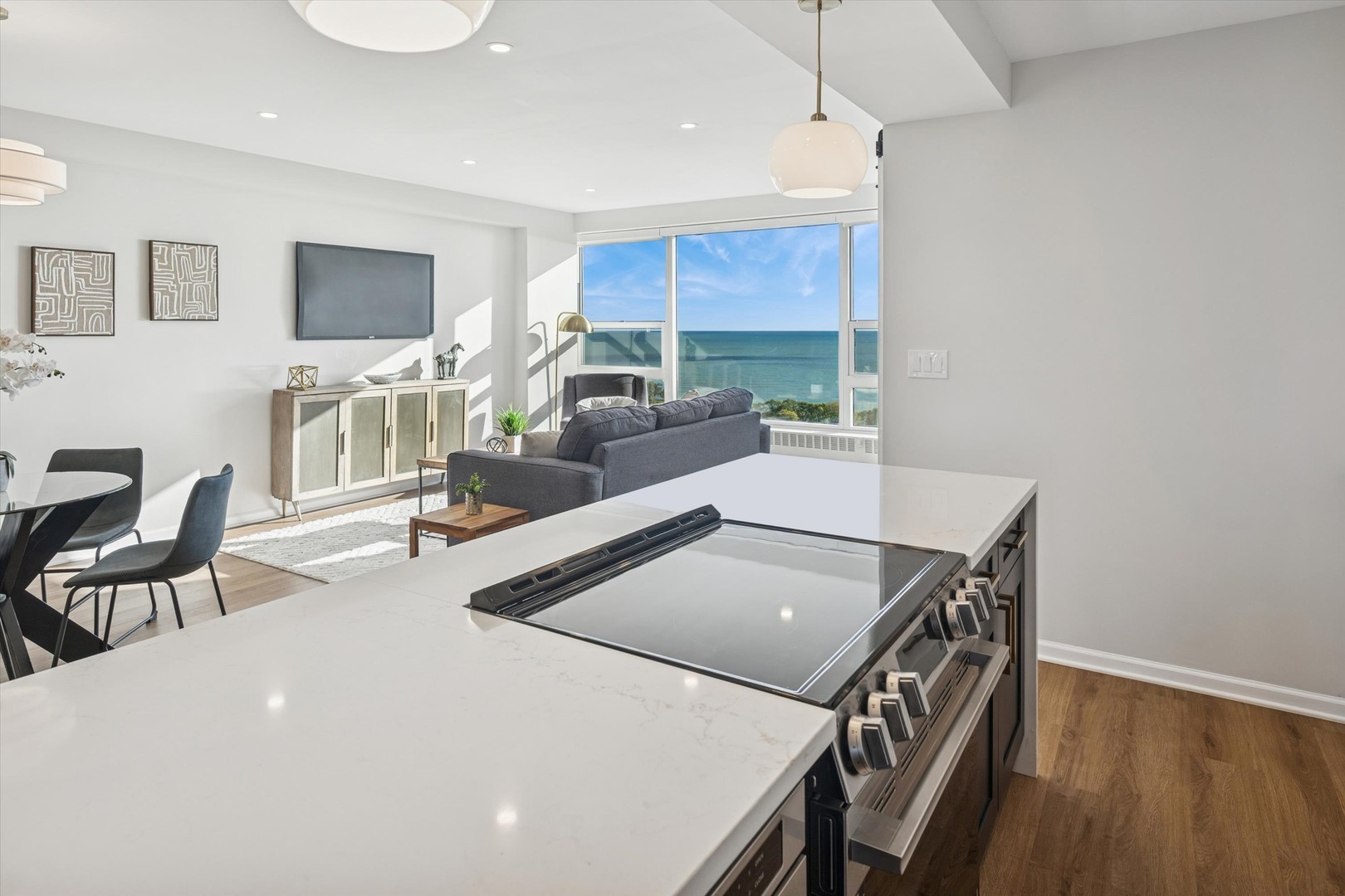 3180 North Lake Shore Drive, Unit 19D Chicago, IL 60657 - Photo 9 of 40