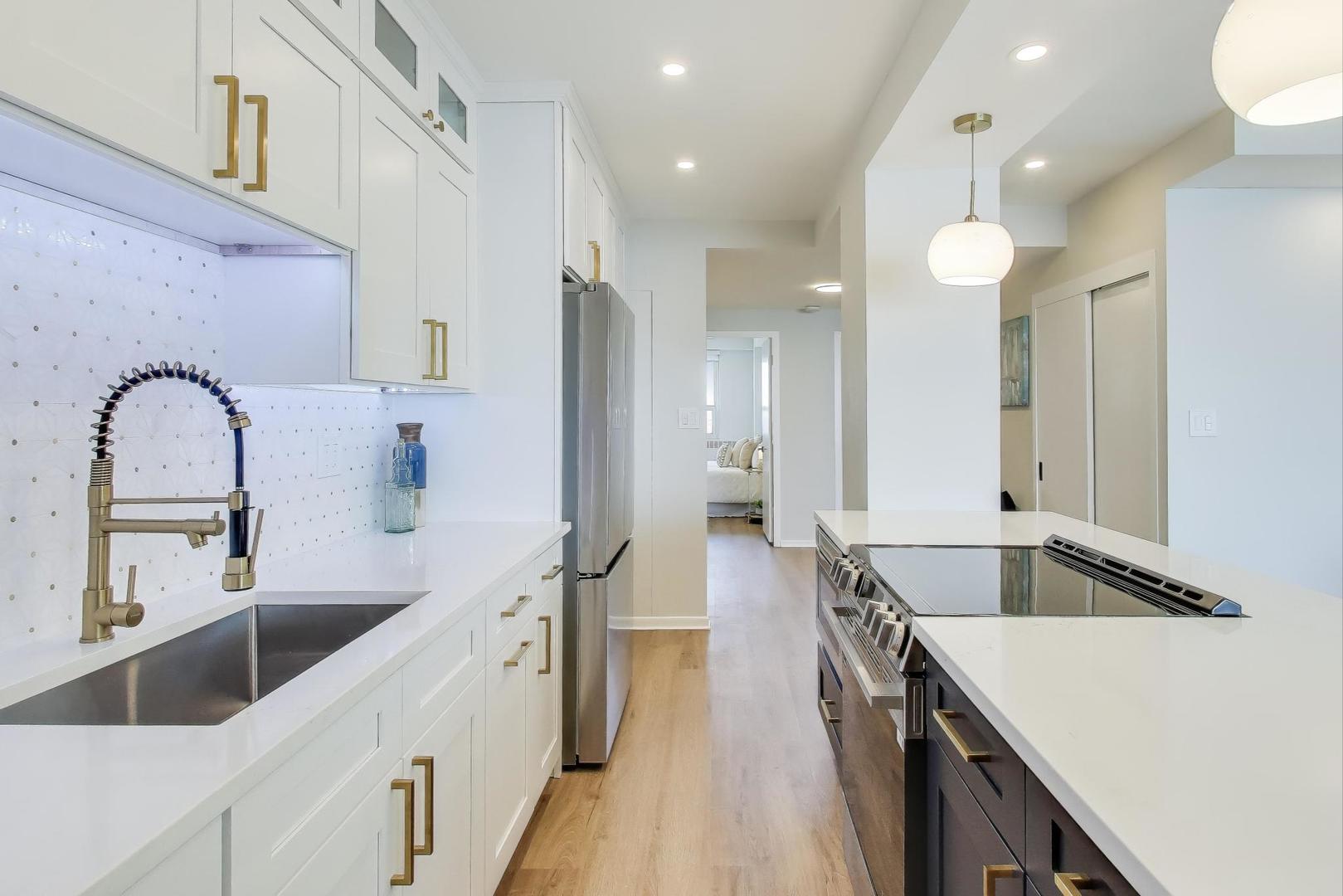 3180 North Lake Shore Drive, Unit 19D Chicago, IL 60657 - Photo 10 of 40