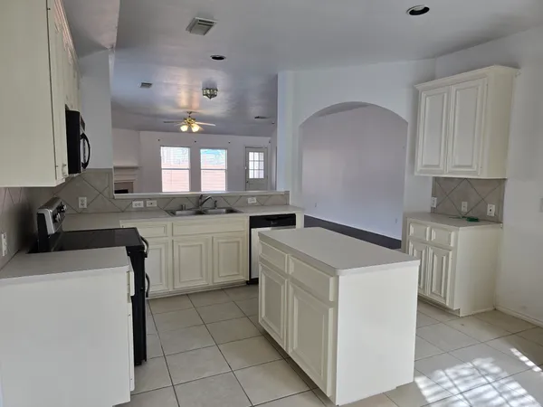$2,100 | 2910 Plum Lake Drive, Pearland, TX 77584