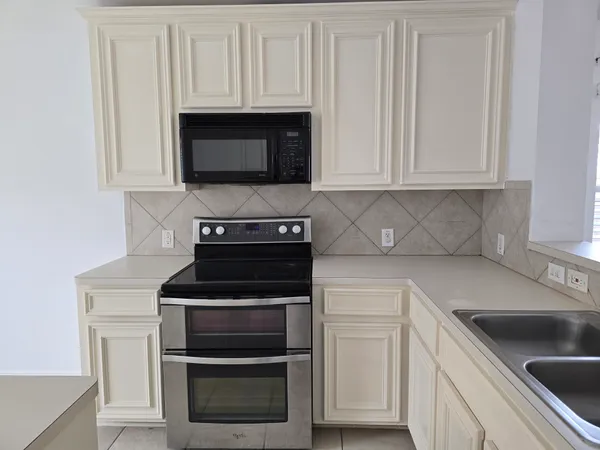 $2,100 | 2910 Plum Lake Drive, Pearland, TX 77584
