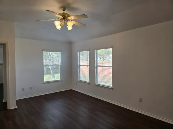 $2,100 | 2910 Plum Lake Drive, Pearland, TX 77584
