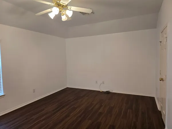 $2,100 | 2910 Plum Lake Drive, Pearland, TX 77584
