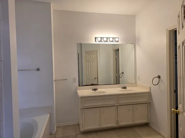 $2,100 | 2910 Plum Lake Drive, Pearland, TX 77584