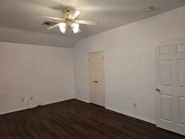 $2,100 | 2910 Plum Lake Drive, Pearland, TX 77584