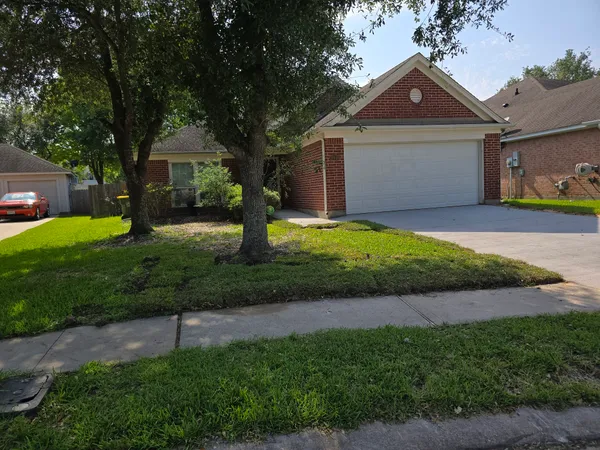 $2,100 | 2910 Plum Lake Drive, Pearland, TX 77584