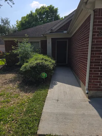 $2,100 | 2910 Plum Lake Drive, Pearland, TX 77584