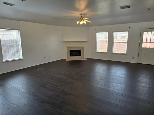 $2,100 | 2910 Plum Lake Drive, Pearland, TX 77584