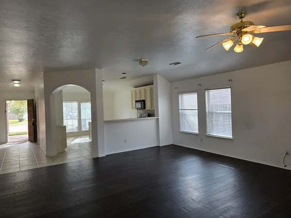 $2,100 | 2910 Plum Lake Drive, Pearland, TX 77584