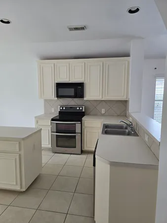 $2,100 | 2910 Plum Lake Drive, Pearland, TX 77584