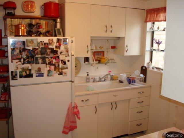 1987 Graefield Road Birmingham, MI 48009 - Photo 2 of 10 DSC00005
