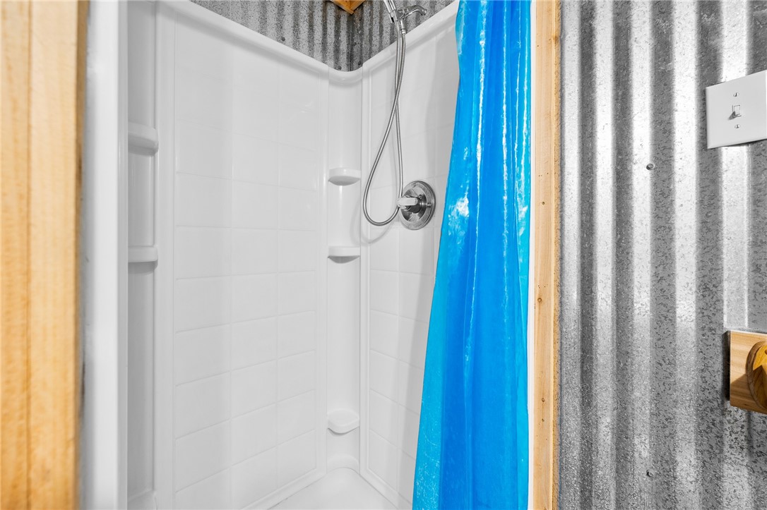 108 Palmetto Point Road Rockport, TX 78382 - Photo 20 of 22 a bathroom with a shower