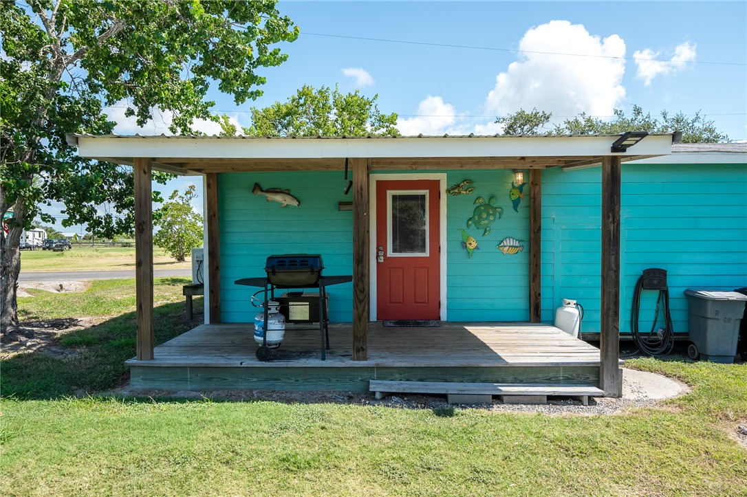 108 Palmetto Point Road Rockport, TX 78382 - Photo 6 of 22 a front view of a house with garden