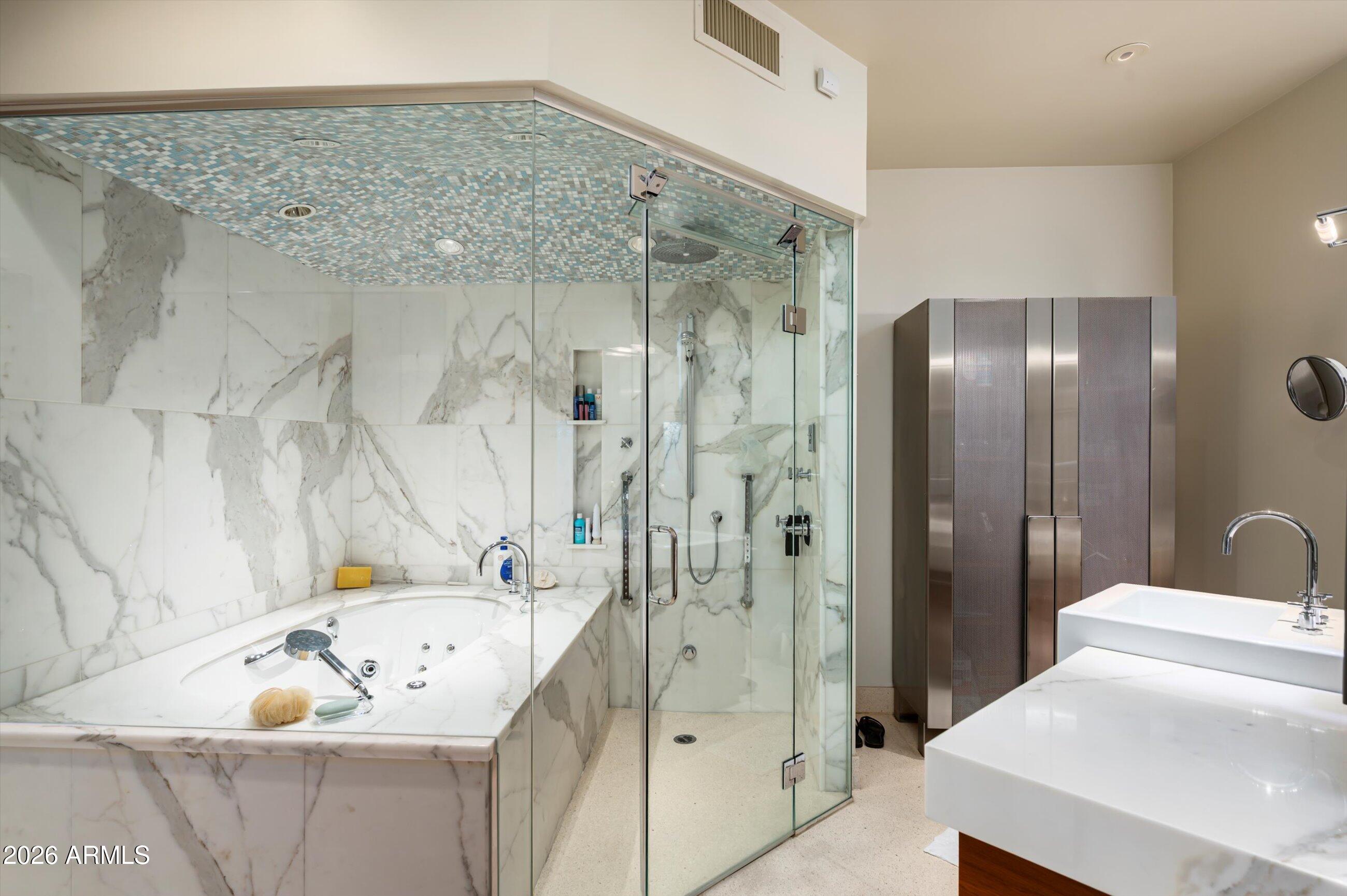 7878 East Gainey Ranch Road, Unit 65 Scottsdale, AZ 85258 - Photo 33 of 73 Primary Bathroom Shower/Tub Room