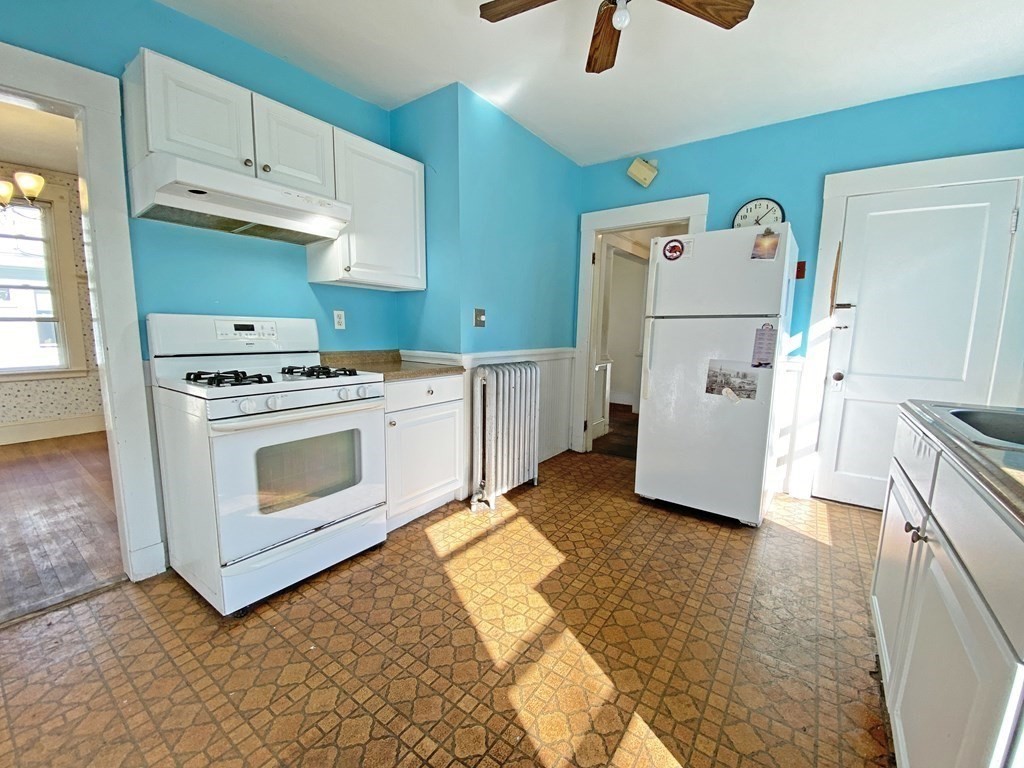 435 Albemarle Road Newton, MA 02460 - Photo 8 of 23