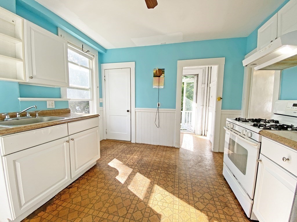 435 Albemarle Road Newton, MA 02460 - Photo 9 of 23
