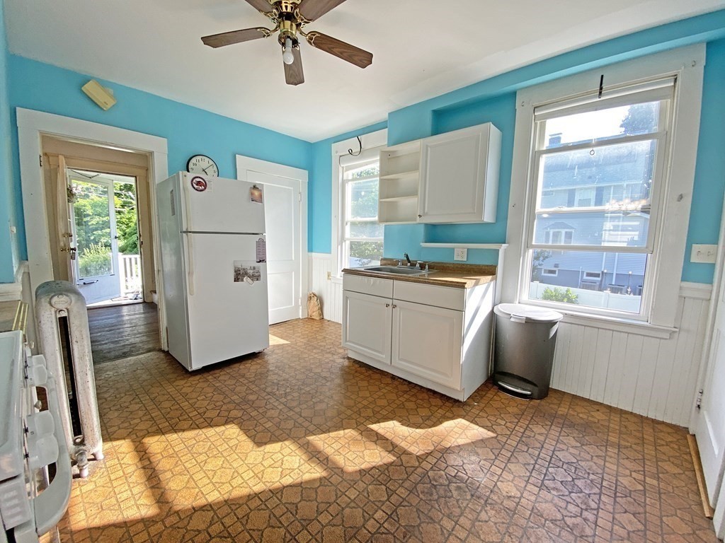 435 Albemarle Road Newton, MA 02460 - Photo 10 of 23