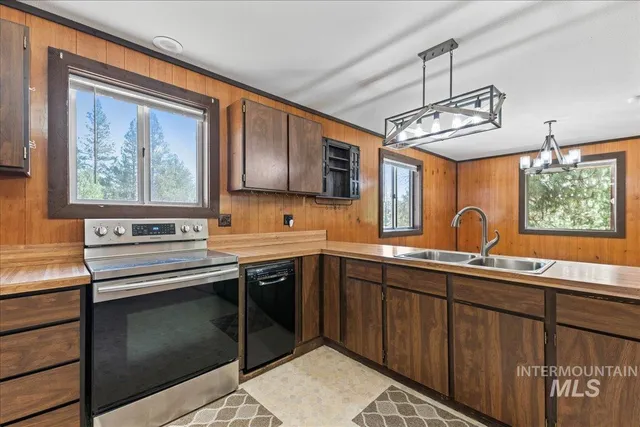 $453,000 | 8 Hopkins Drive, Idaho City, ID 83631