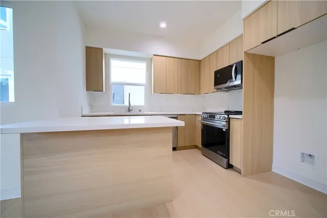 $4,950 | 259 South Ave 54, Unit 1/2, Los Angeles, CA 90042