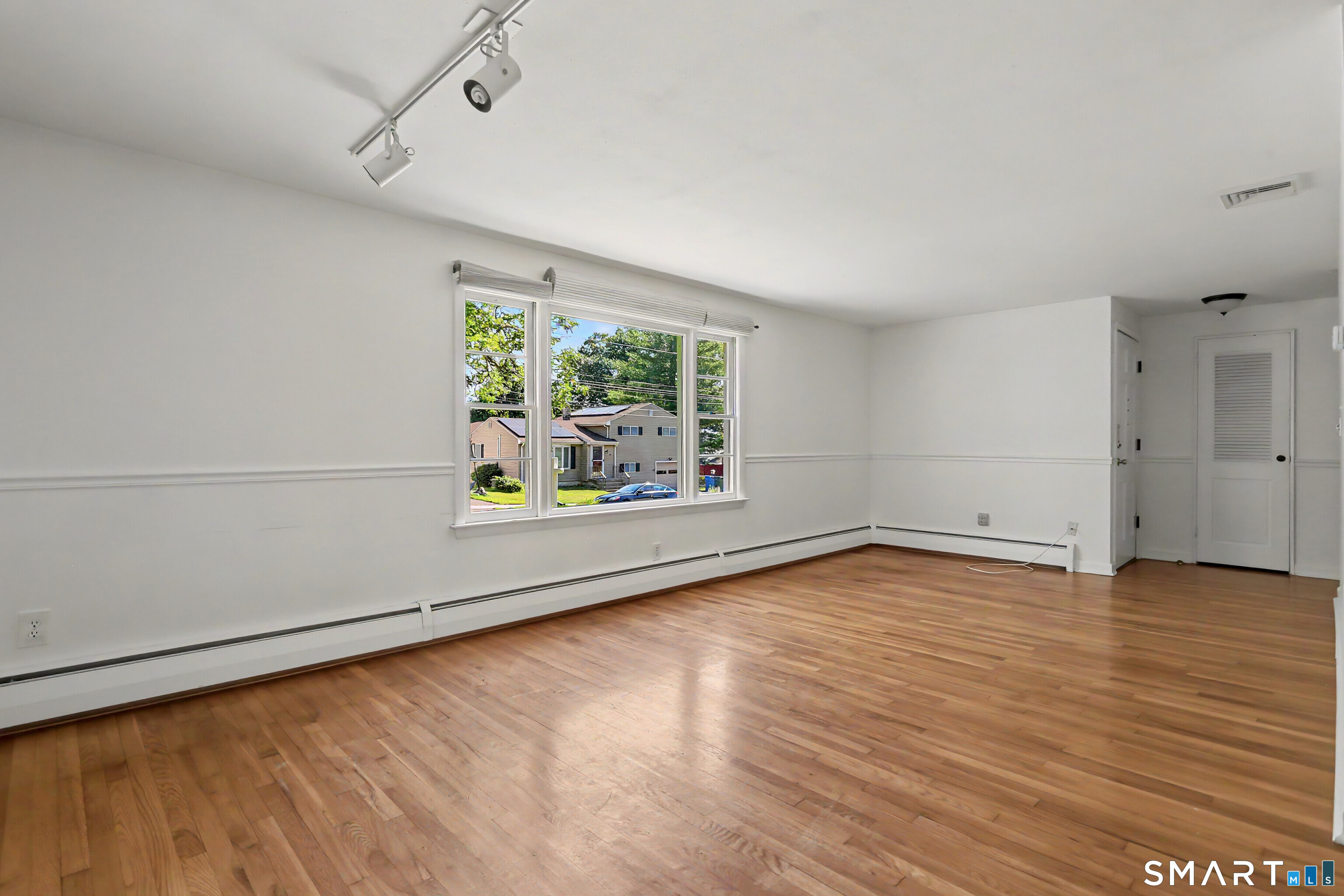 42 Carroll Road Hamden, CT 06517 - Photo 2 of 32