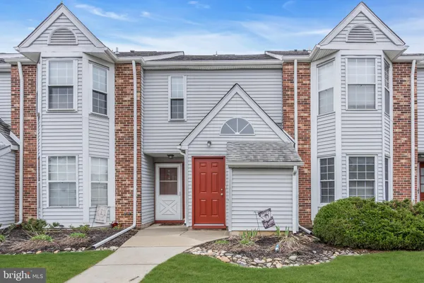 $305,000 | 70 Pinewood Drive, Hamilton, NJ 08690