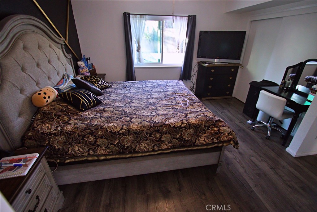 428 West Perdew Avenue Ridgecrest, CA 93555 - Photo 13 of 18 a bed sitting in a bedroom next to a window