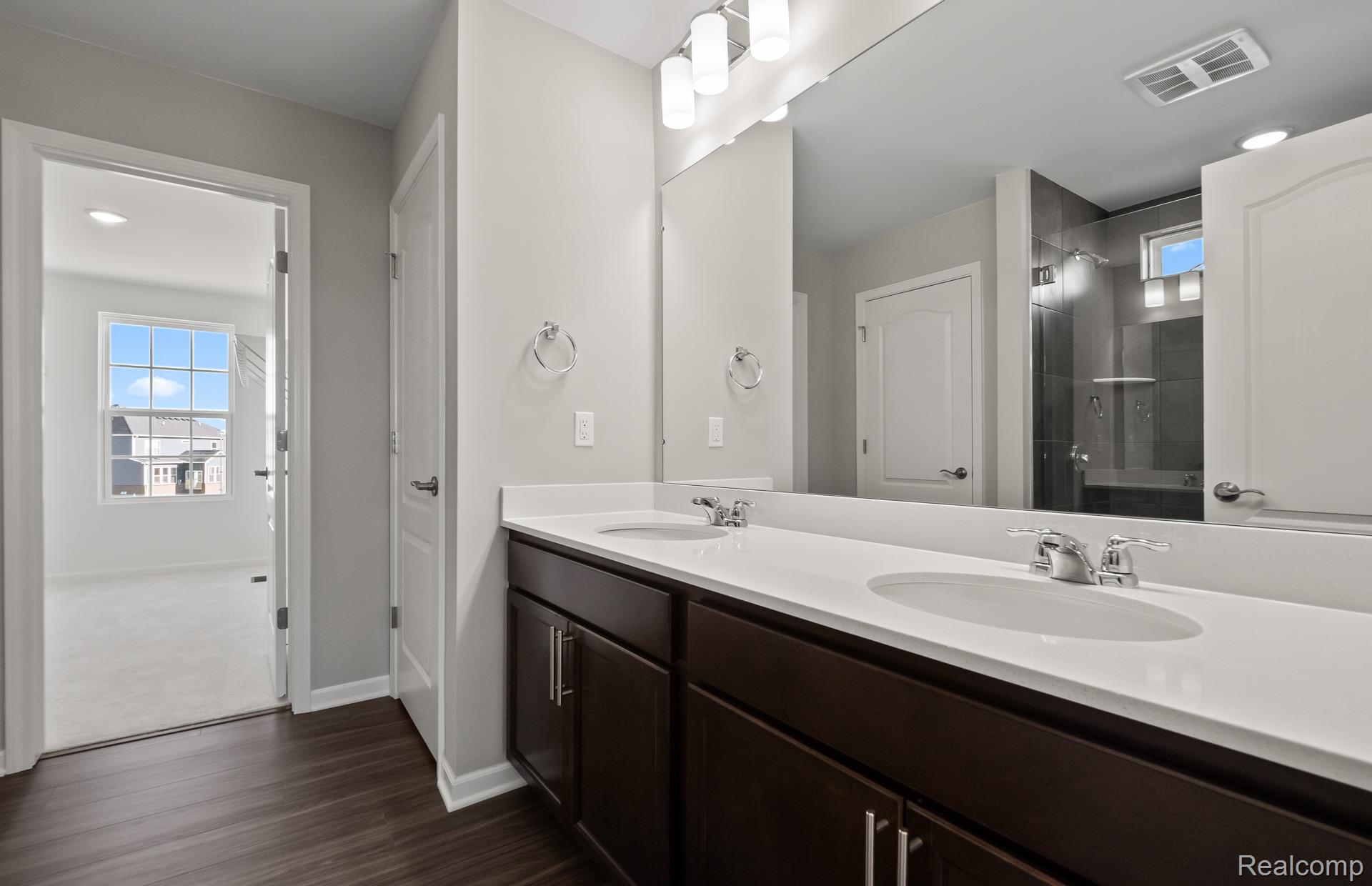 6211 Marsh Road Ypsilanti, MI 48197 - Photo 20 of 26 Primary Suite Bathroom