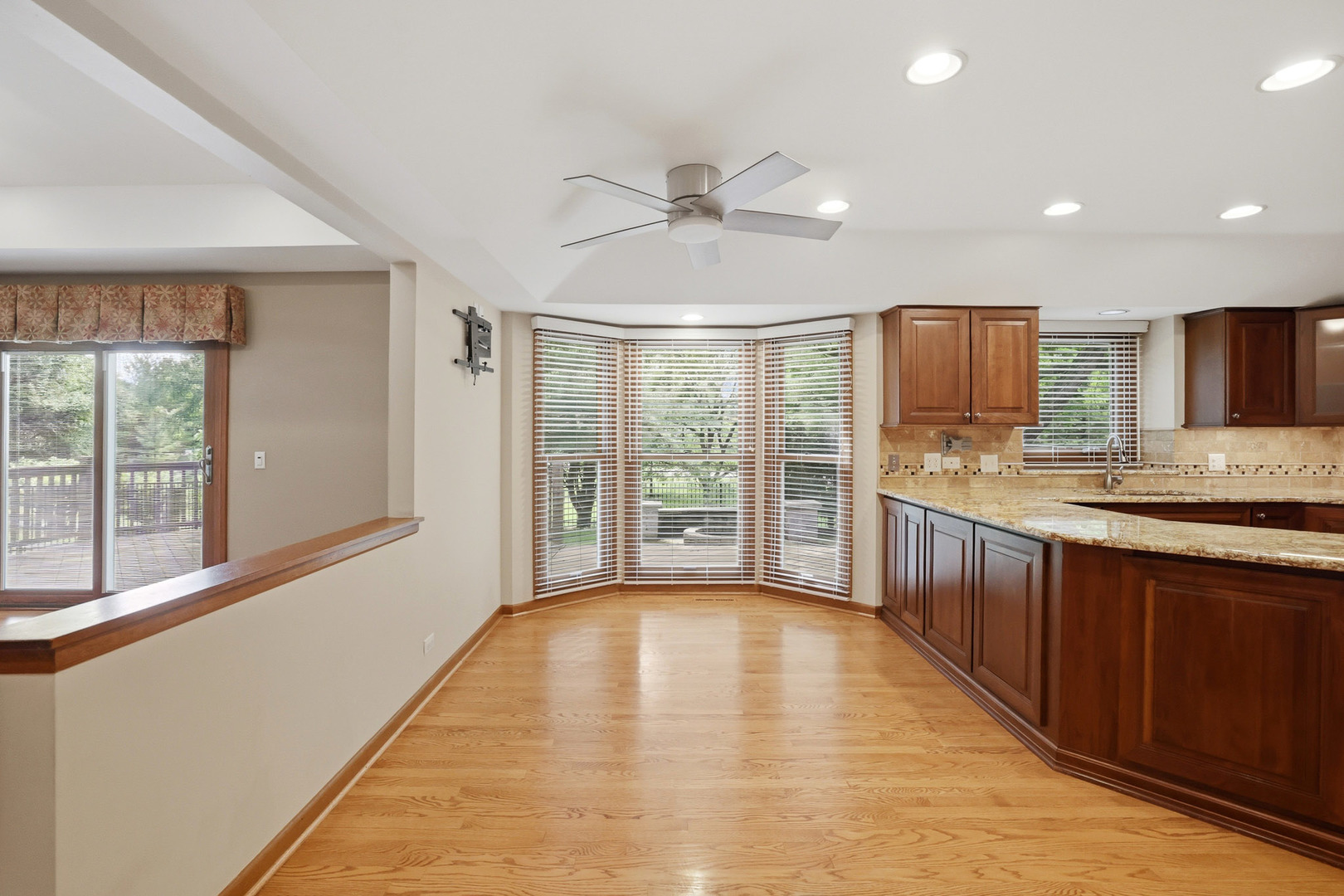 2528 Sun Valley Road Lisle, IL 60532 - Photo 17 of 65
