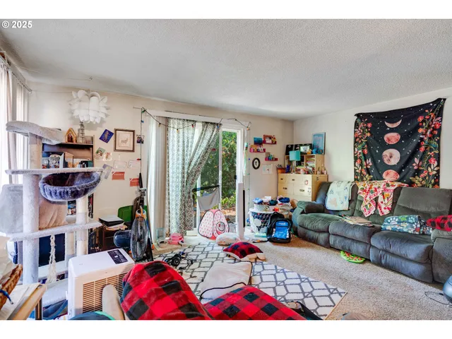 $1,400,000 | 4811 Northeast Prescott Street, Portland, OR 97218