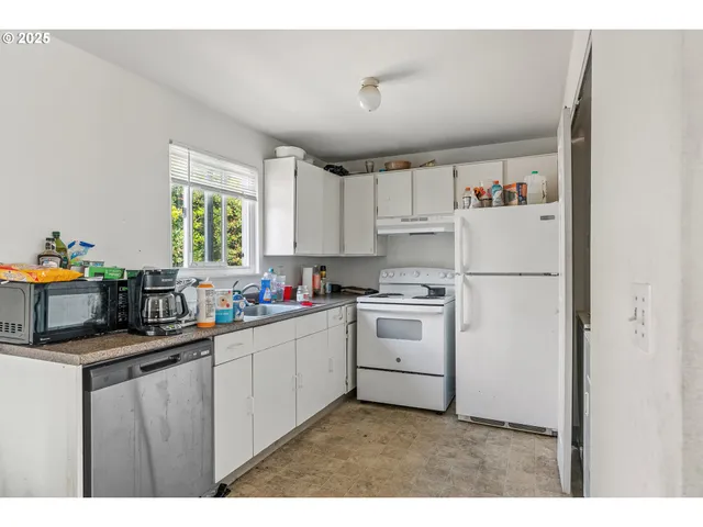 $1,400,000 | 4811 Northeast Prescott Street, Portland, OR 97218