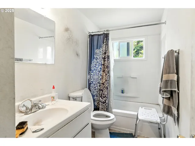 $1,400,000 | 4811 Northeast Prescott Street, Portland, OR 97218