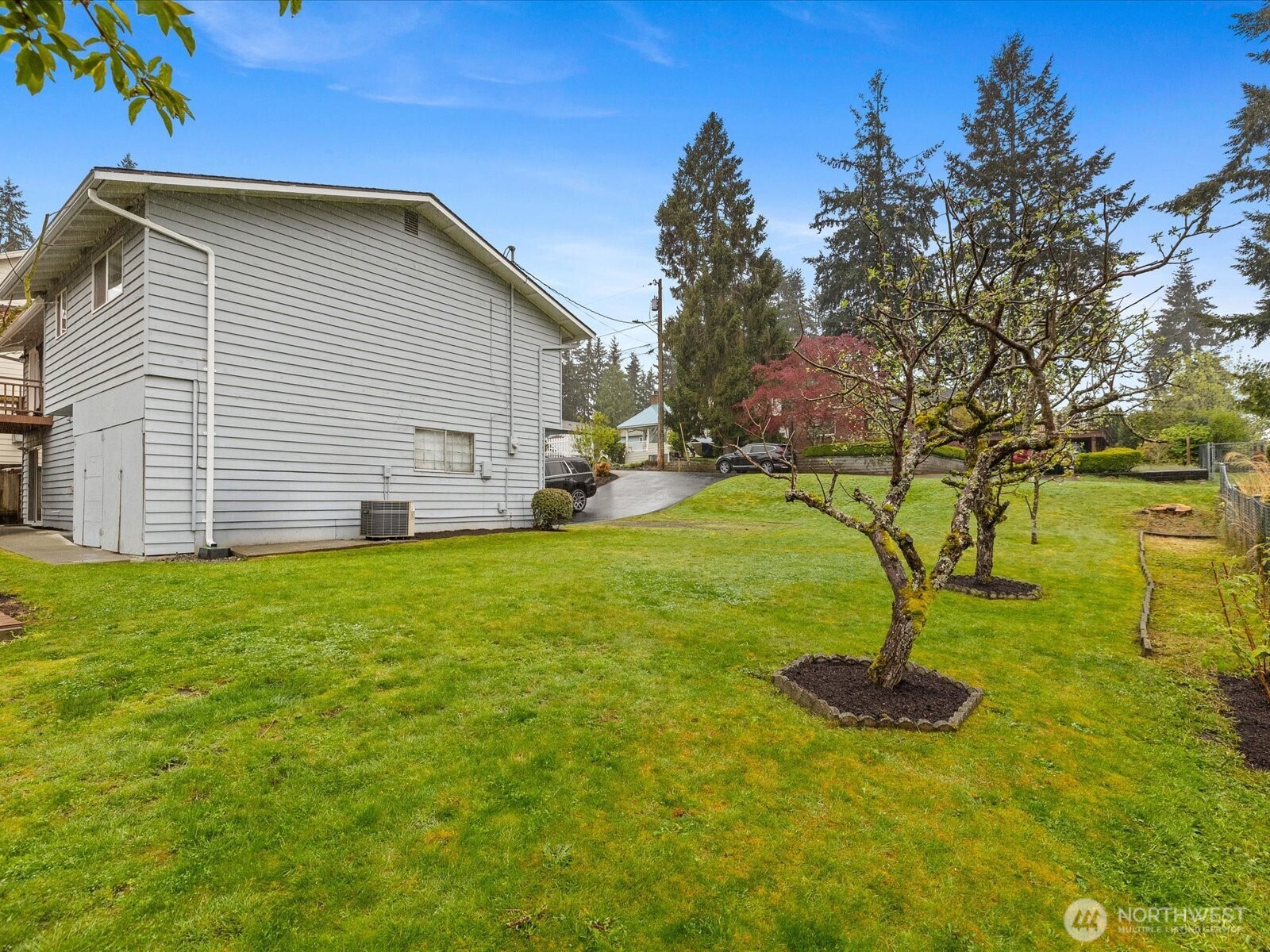 22427 82nd Avenue West Edmonds, WA 98026 - Photo 4 of 29