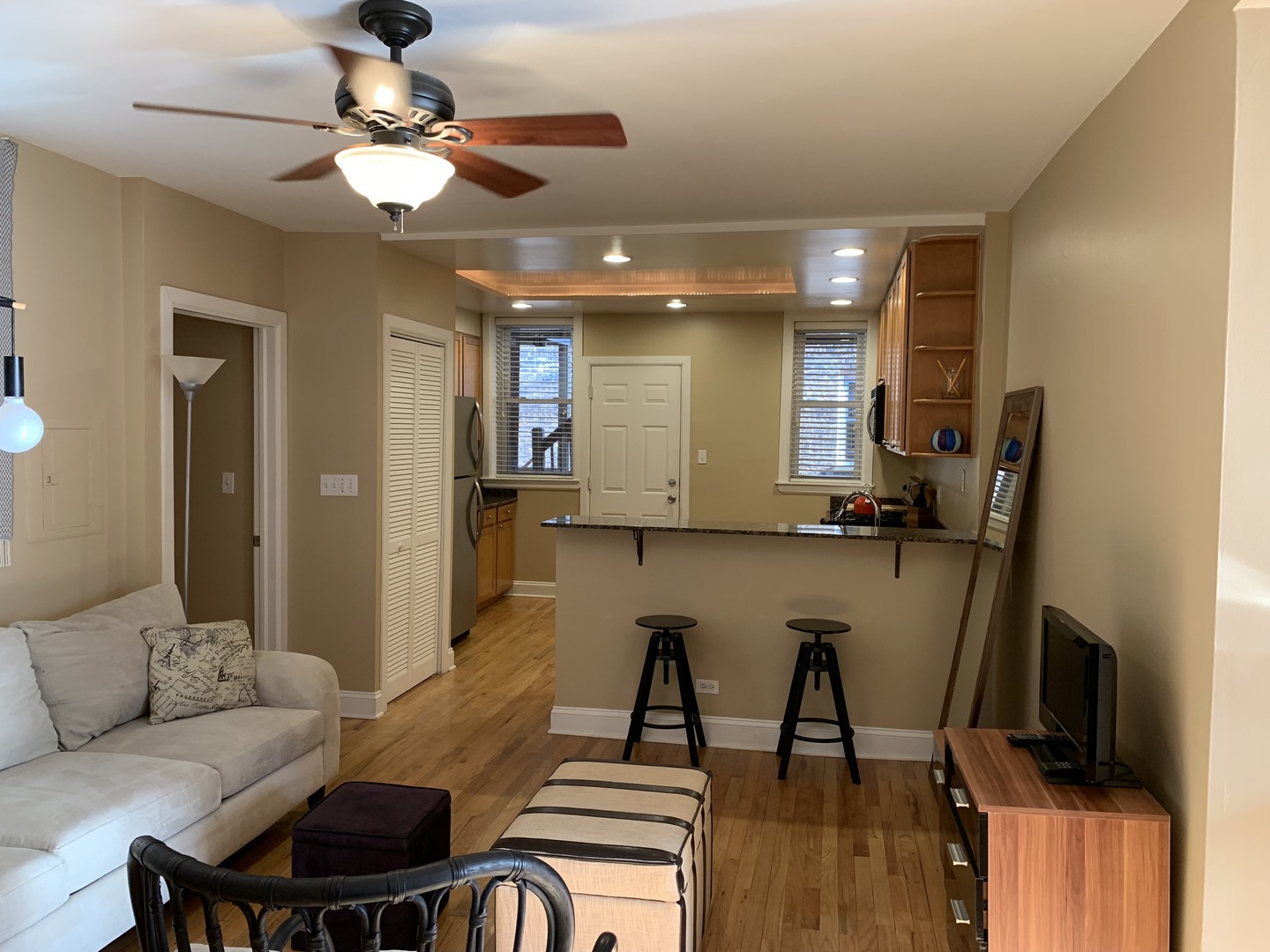 4109 North Sheridan Road, Unit 2S Chicago, IL 60613 - Photo 2 of 15