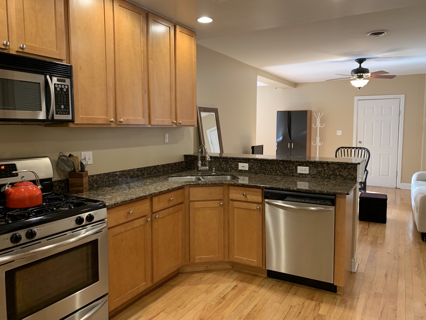 4109 North Sheridan Road, Unit 2S Chicago, IL 60613 - Photo 5 of 15