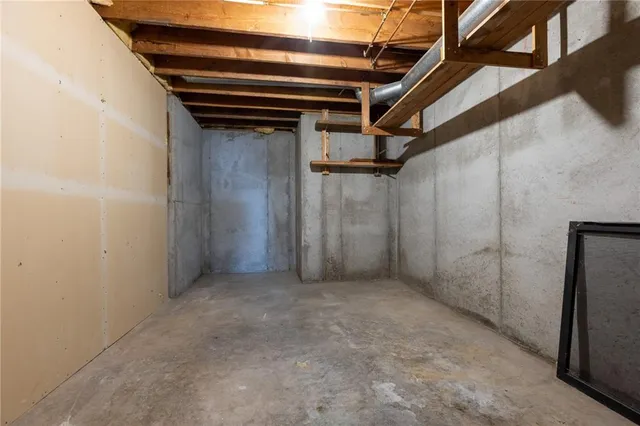 $279,000 | 9621 North Locust Drive, Kansas City, MO 64155