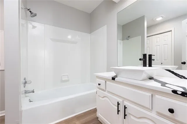 $279,000 | 9621 North Locust Drive, Kansas City, MO 64155