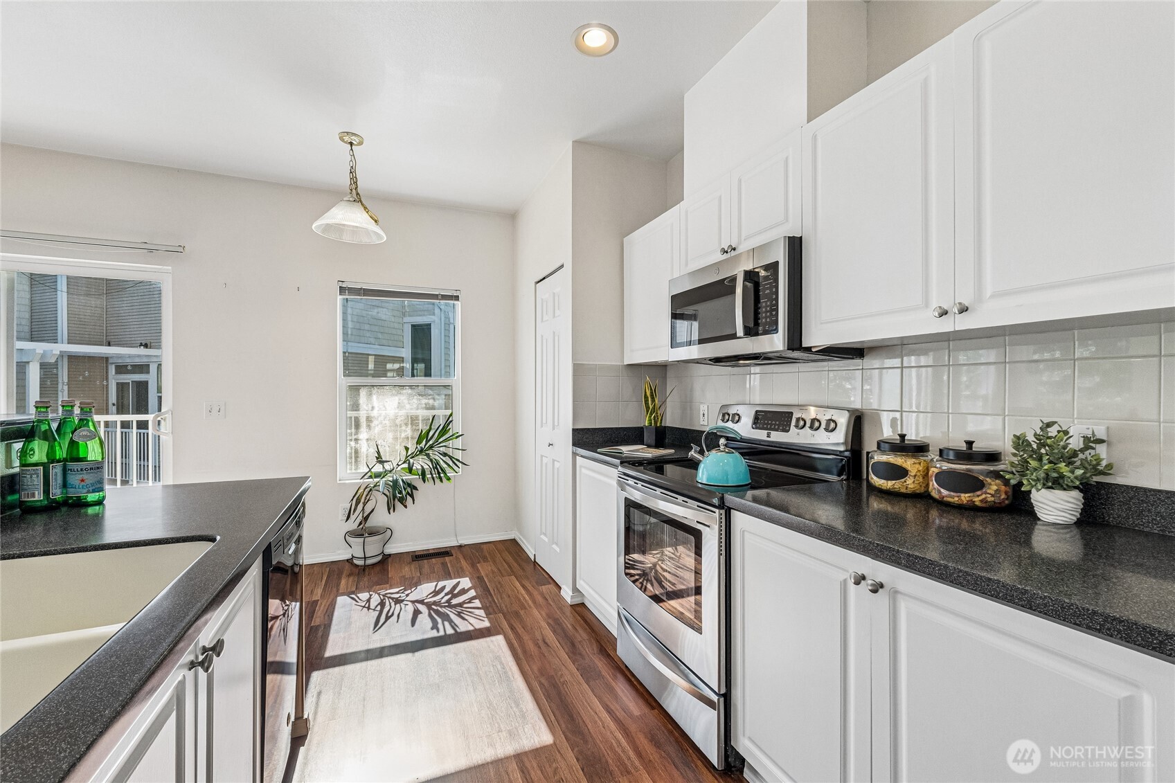 11899 Northeast 163rd Place Bothell, WA 98011 - Photo 12 of 37