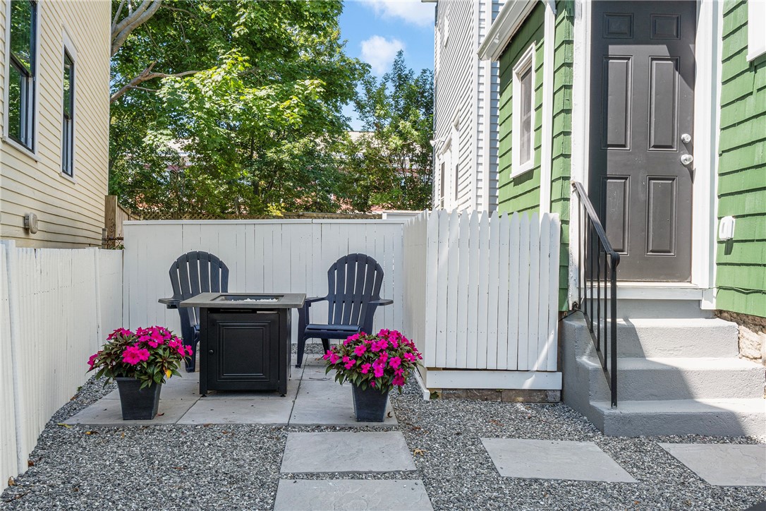 10 Cross Street Newport, RI 02840 - Photo 7 of 46