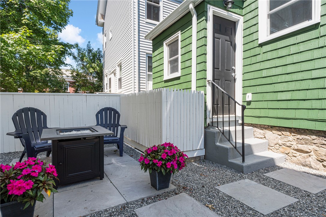 10 Cross Street Newport, RI 02840 - Photo 8 of 46