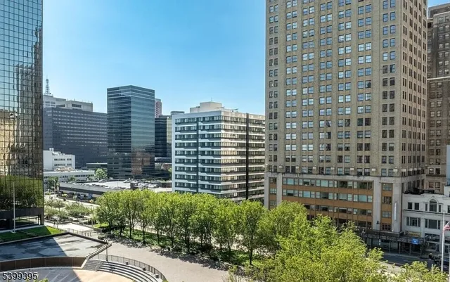 $2,088 | 10 Commerce Court, Unit 2F, Newark, NJ 07102