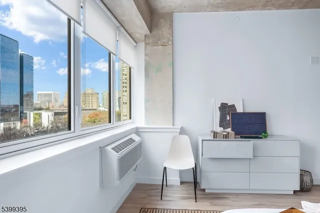 $2,088 | 10 Commerce Court, Unit 2F, Newark, NJ 07102