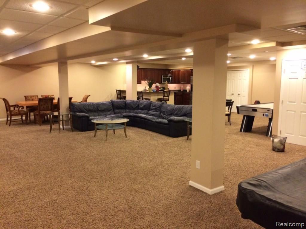 22250 Roxbury Drive Novi, MI 48374 - Photo 29 of 59 27.jpg