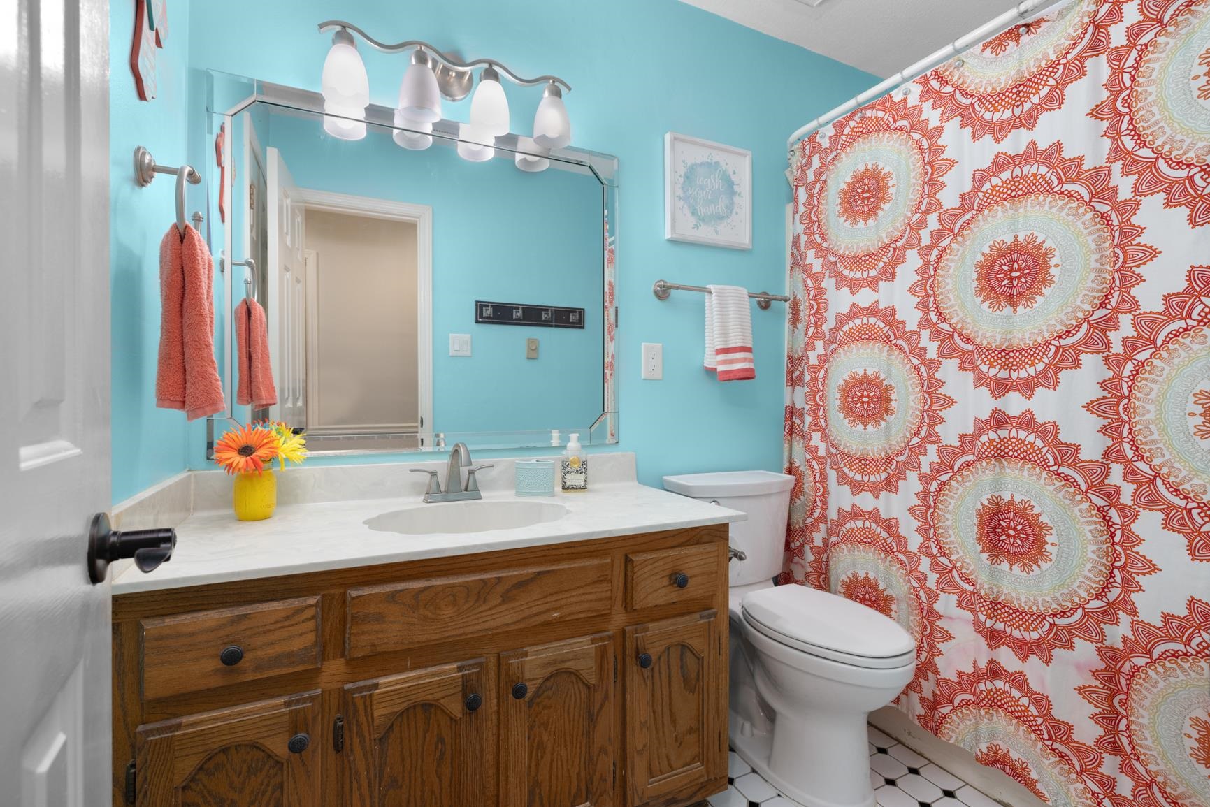 6639 Old Millington Road Millington, TN 38053 - Photo 16 of 40 Hall bath that is shared with bedrooms 2 and 3 on the main floor. Can also be used as a guest bath.