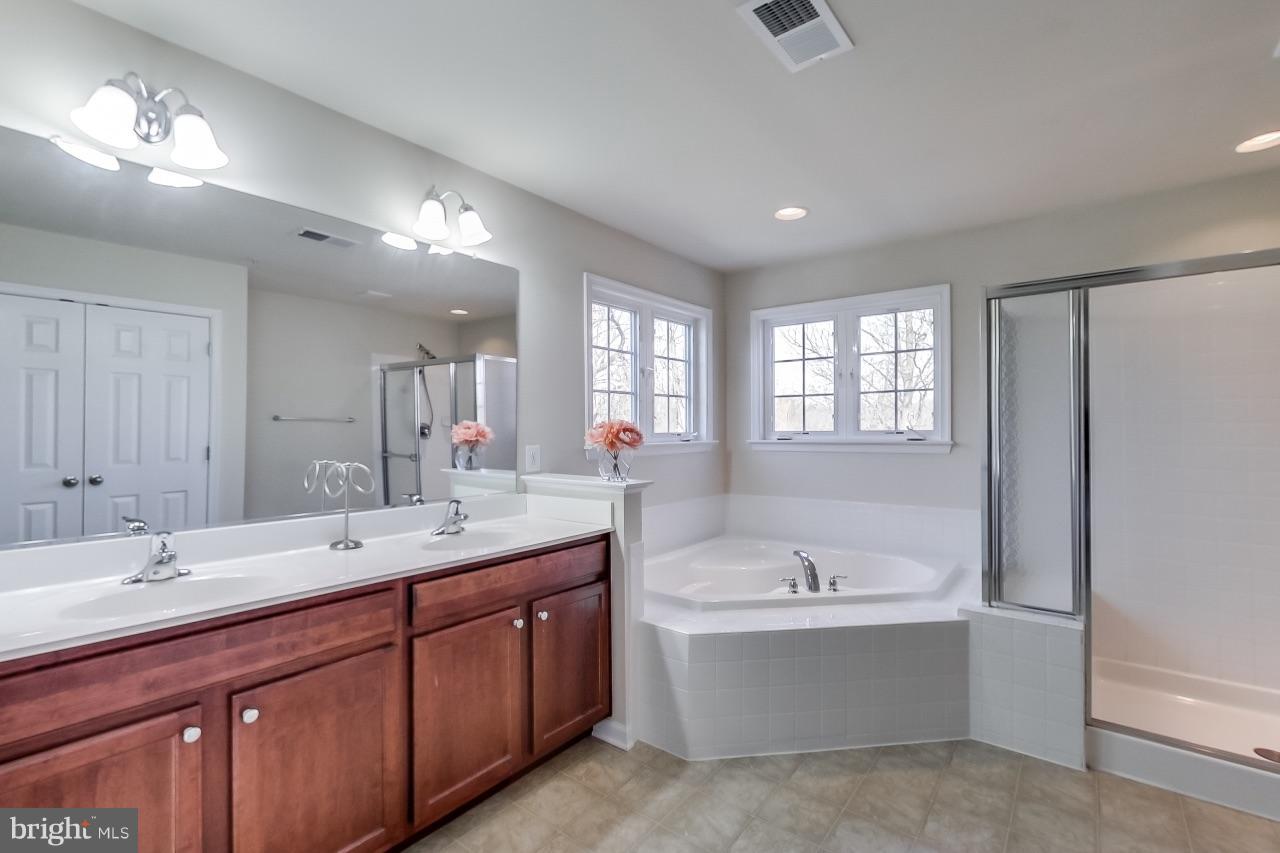 1303 Dogwood Drive Frederick, MD 21701 - Photo 15 of 30 Bath (Master)