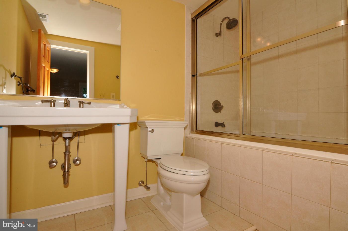 35592 Sunny Ridge Road Round Hill, VA 20141 - Photo 20 of 30 Bath