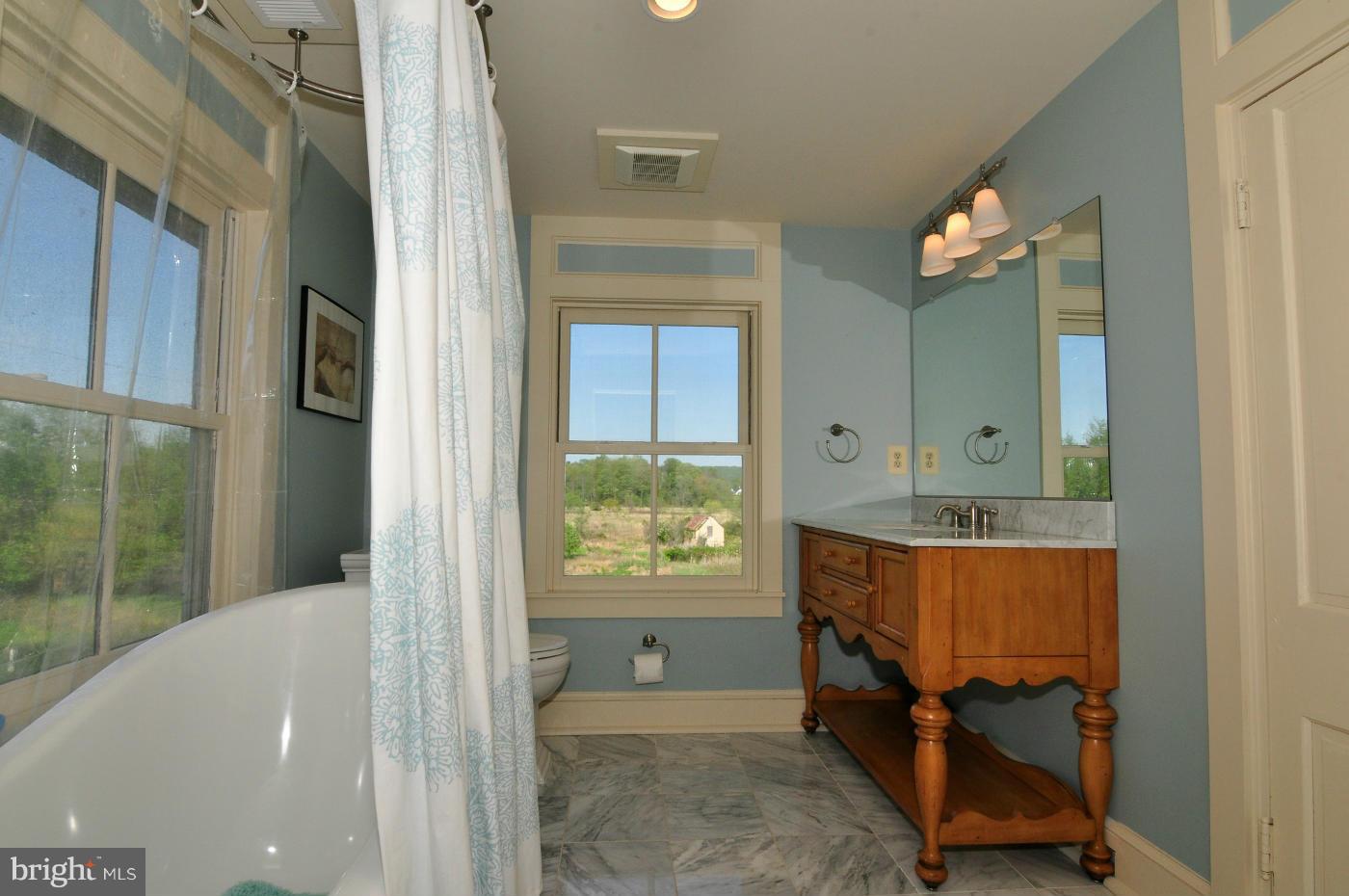 35592 Sunny Ridge Road Round Hill, VA 20141 - Photo 22 of 30 Bath