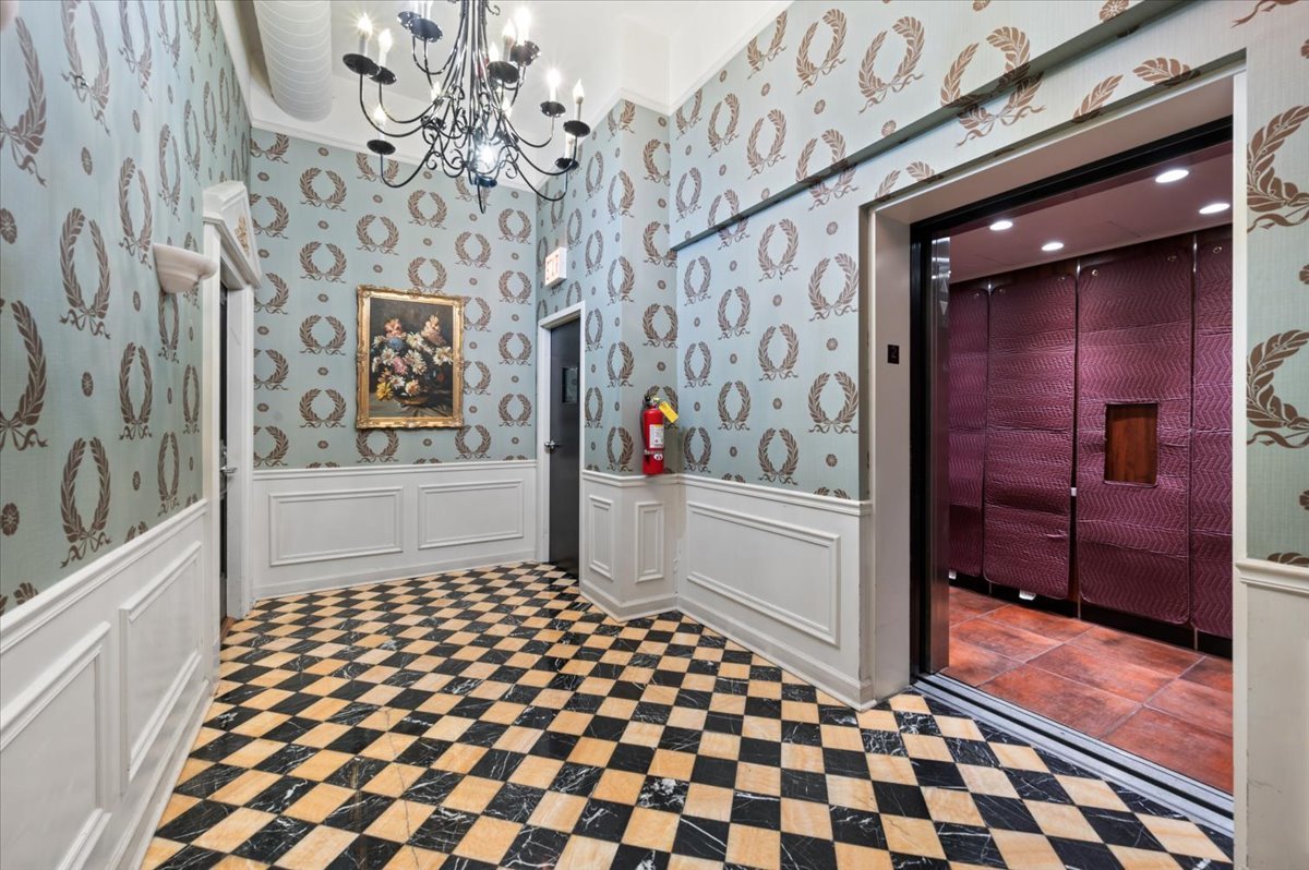 1016 West Madison Street, Unit 2N Chicago, IL 60607 - Photo 3 of 23