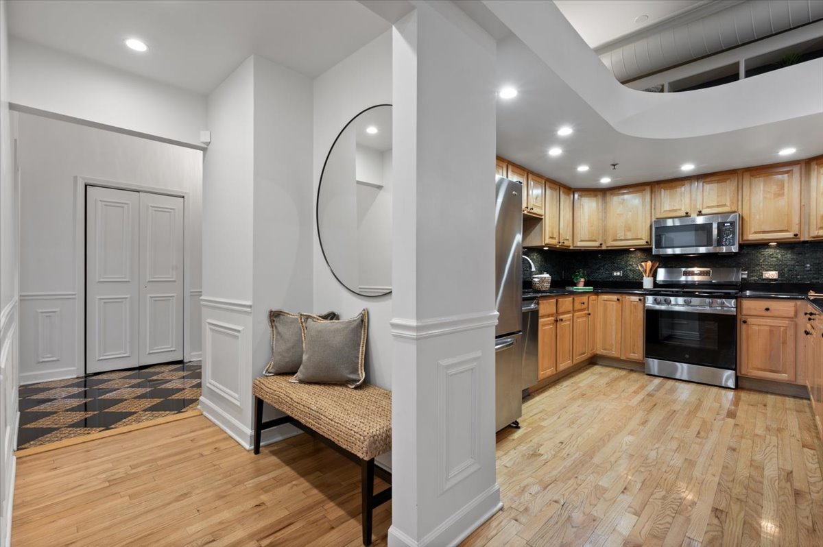 1016 West Madison Street, Unit 2N Chicago, IL 60607 - Photo 5 of 23